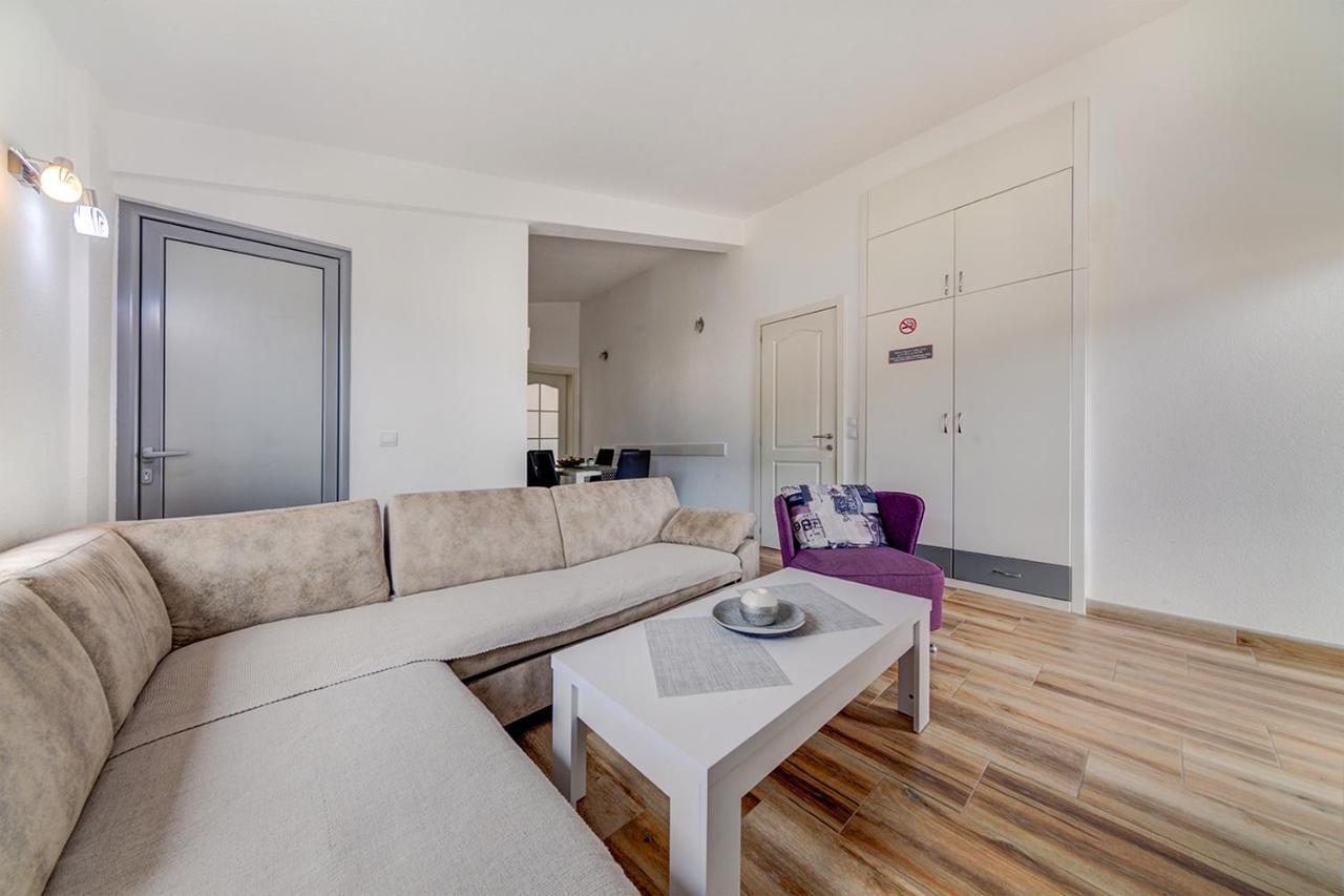 Delfin Apartments Сутоморе Экстерьер фото