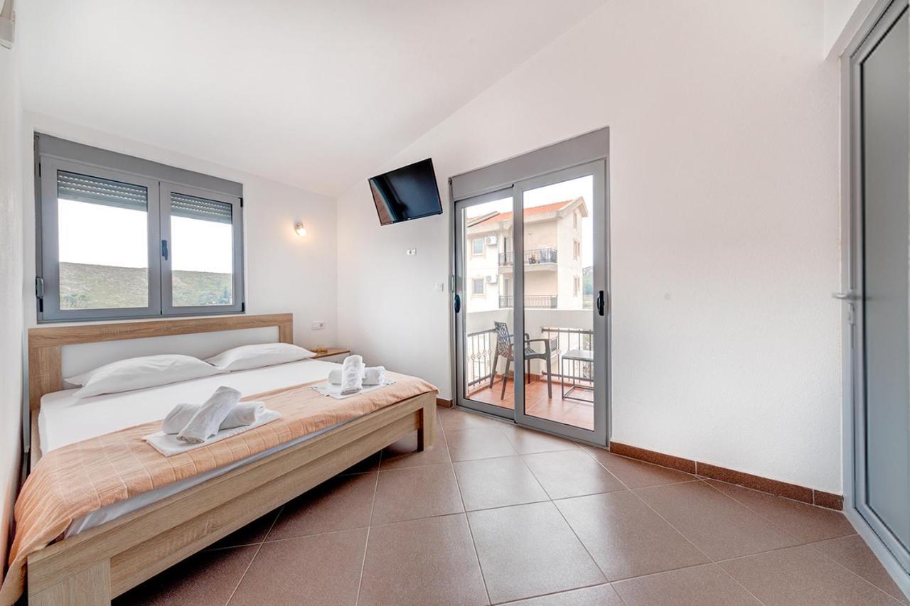Delfin Apartments Сутоморе Экстерьер фото