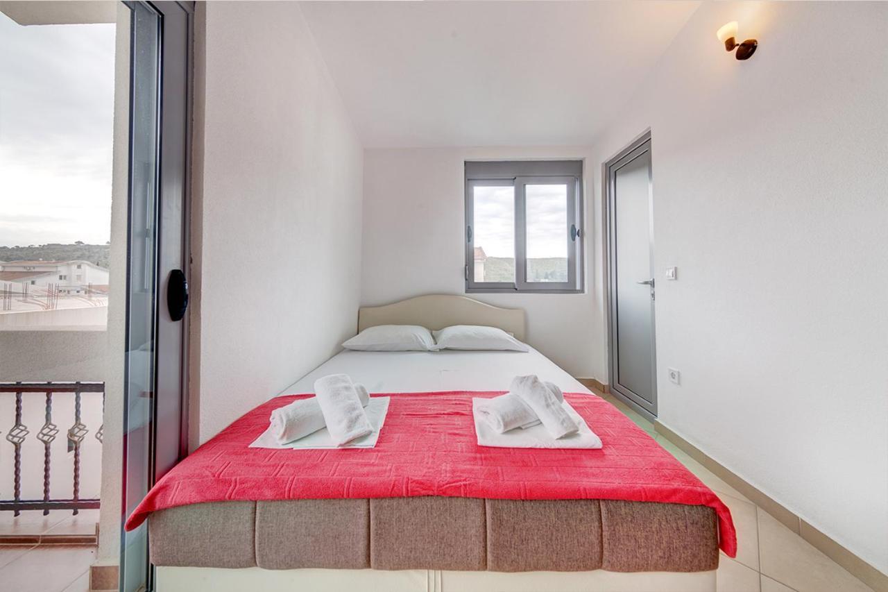Delfin Apartments Сутоморе Экстерьер фото