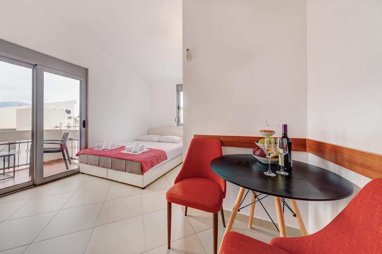 Delfin Apartments Сутоморе Экстерьер фото