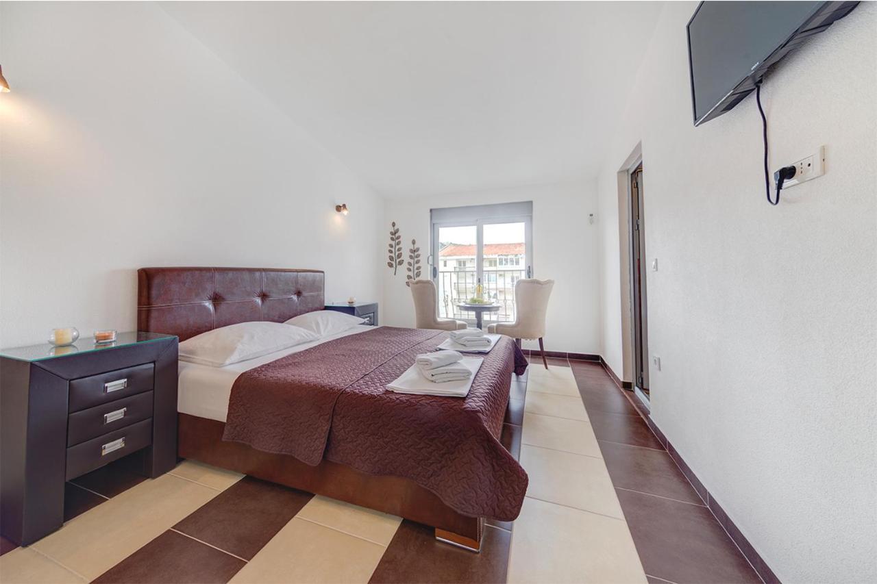 Delfin Apartments Сутоморе Экстерьер фото