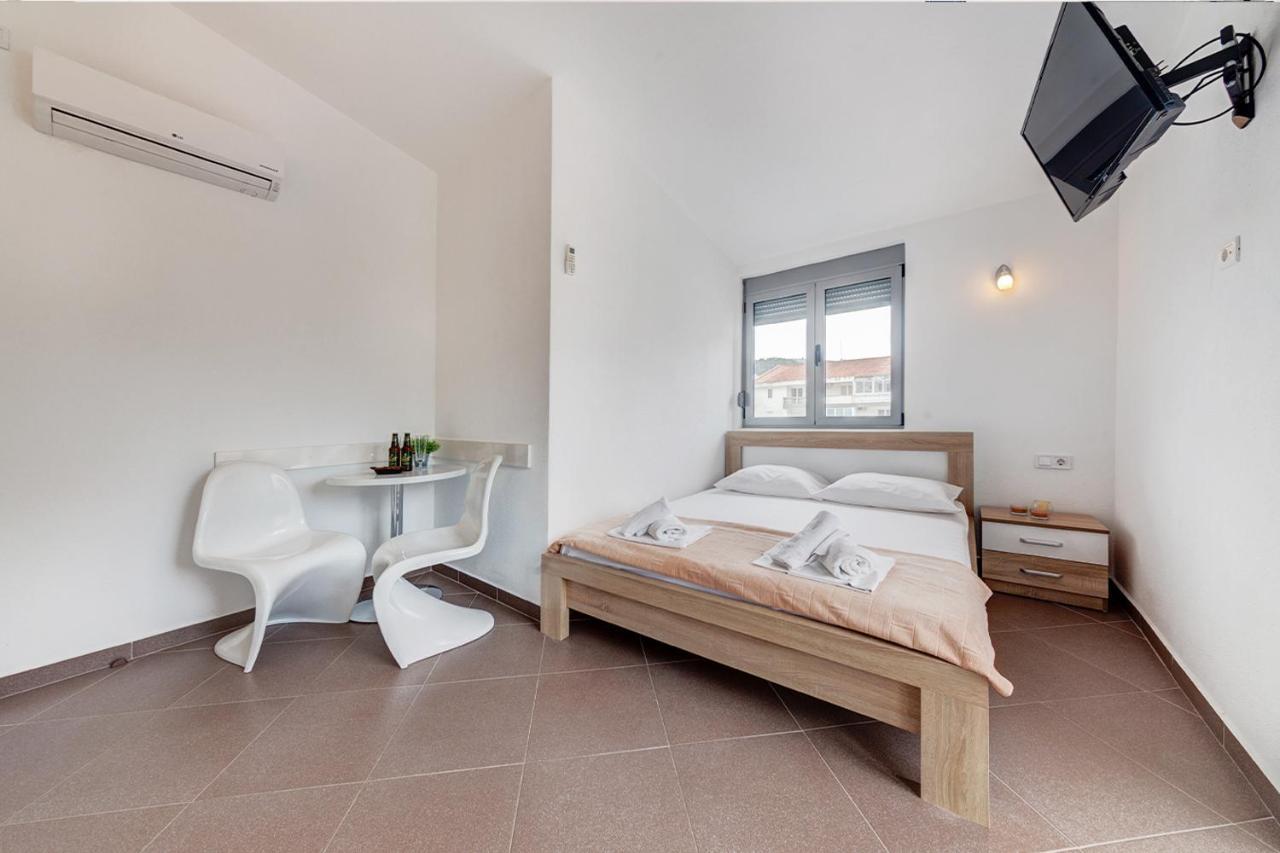 Delfin Apartments Сутоморе Экстерьер фото