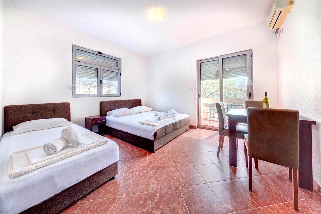 Delfin Apartments Сутоморе Экстерьер фото