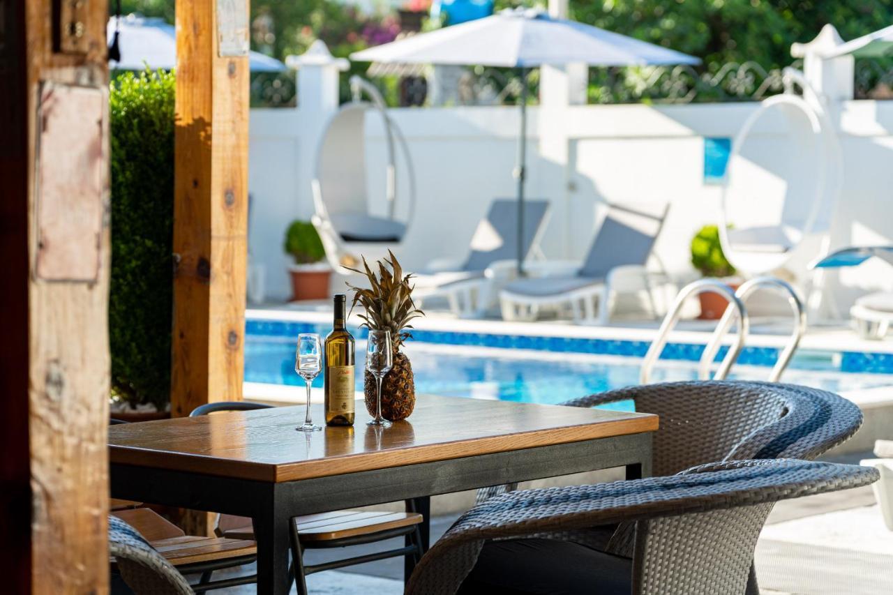 Delfin Apartments Сутоморе Экстерьер фото