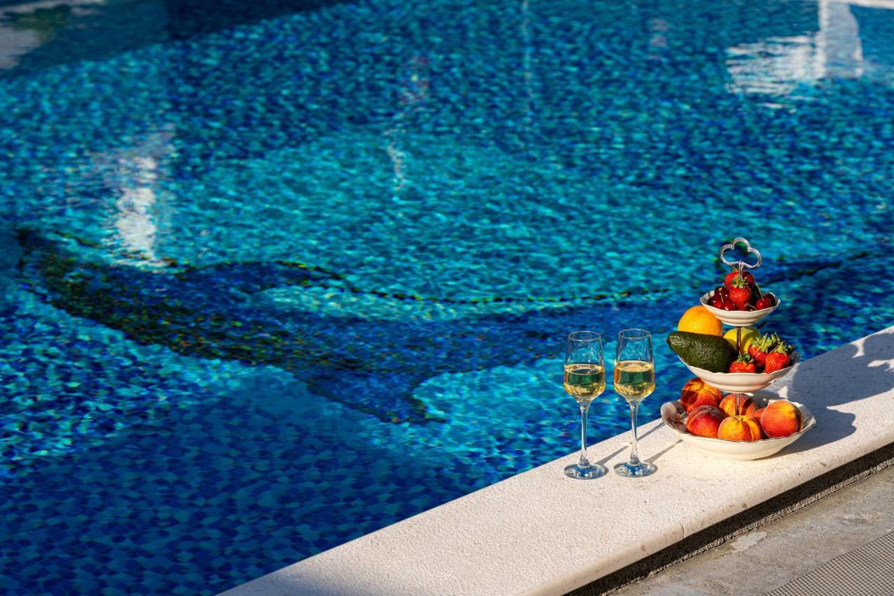 Delfin Apartments Сутоморе Экстерьер фото