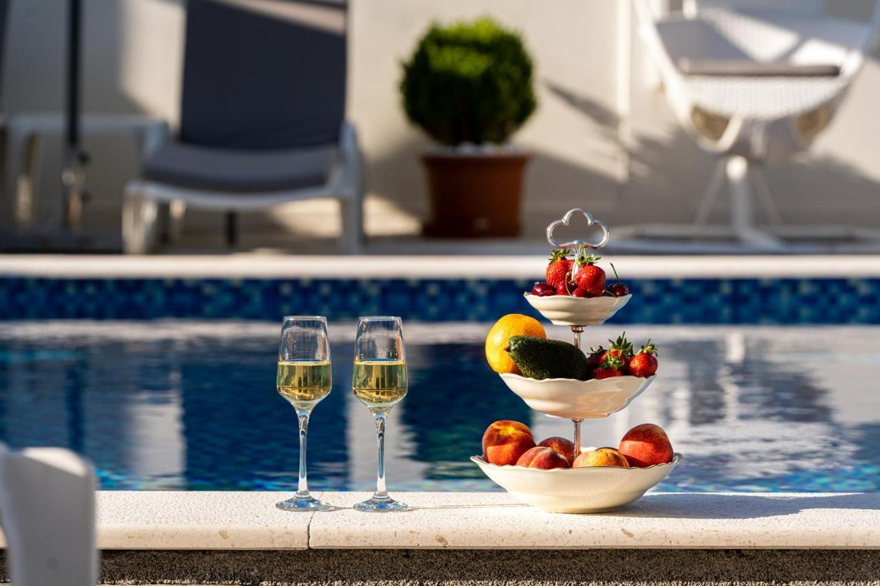 Delfin Apartments Сутоморе Экстерьер фото